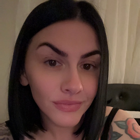 Meet your Posher, Steph - Picture 1 of 3